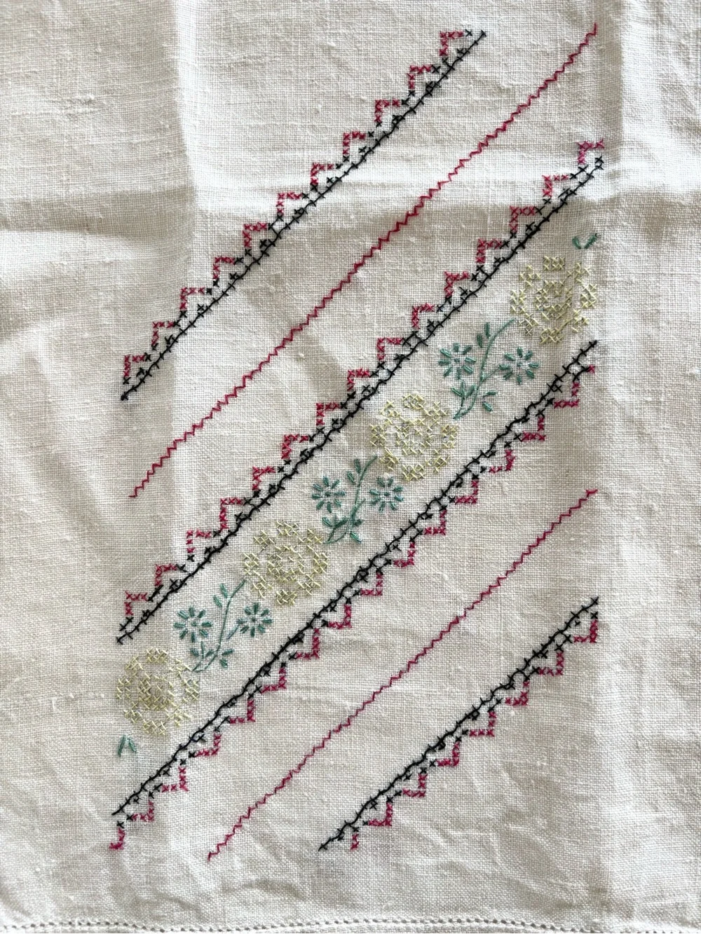 Vintage Linen Cross Stitched Guest Towels Fingertip Towels Tea  Towels Pair